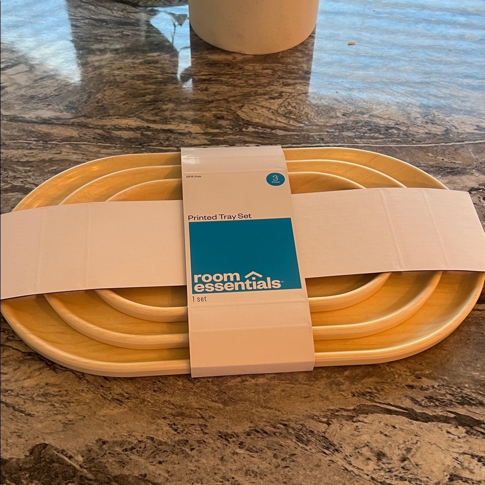 3 in a pack Room Essentials Tan Tray Set